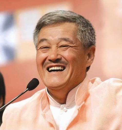 赵本山简历揭秘:从农民到喜剧大师的逆袭之路与人生智慧解析 赵本山简历揭秘:从农民到喜剧大师的逆袭之路与人生智慧解析