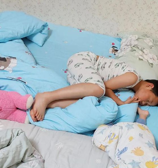 和儿子睡觉没控制住,一个聚集了高颜值高才艺的直播平台