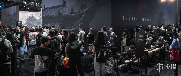 仅用十分钟便结束排队环节，宽达五百平方米的试玩区域瞬间人满为患！《影之刃零》荣登科隆展最热打卡之地