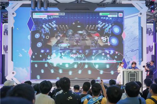 随着漫展的欢愉再次回归,2025年ChinaJoy由哔哩哔哩游戏带你尽情畅玩! 随着漫展的欢愉再次回归,2025年ChinaJoy由哔哩哔哩游戏带你尽情畅玩!