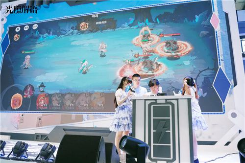 随着漫展的欢愉再次回归,2025年ChinaJoy由哔哩哔哩游戏带你尽情畅玩! 随着漫展的欢愉再次回归,2025年ChinaJoy由哔哩哔哩游戏带你尽情畅玩!