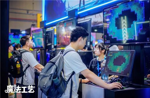 随着漫展的欢愉再次回归,2025年ChinaJoy由哔哩哔哩游戏带你尽情畅玩! 随着漫展的欢愉再次回归,2025年ChinaJoy由哔哩哔哩游戏带你尽情畅玩!