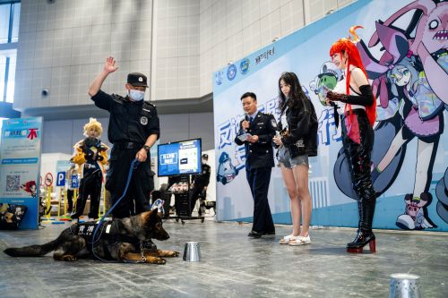 在上海CP29展会现场,上海公安与赛尔号IP的联合亮相吸引了众多关注,活动精彩纷呈! 在上海CP29展会现场,上海公安与赛尔号IP的联合亮相吸引了众多关注,活动精彩纷呈!