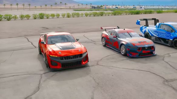 维斯塔潘试驾福特Dark_Horse_SC，红牛意外曝光新车型