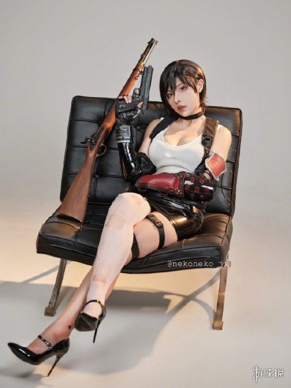 身着蒂法经典装扮的艾达·王？一位美女Cosplay《生化危机》中艾达·王的照片